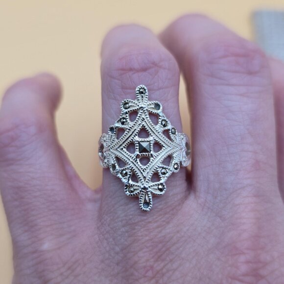 Size 8 Sterling Silver Unique Marcasite Stones Band Ring A5305 - Picture 3 of 8